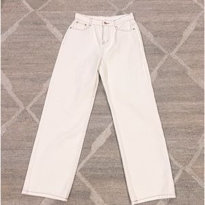 shein - baggy white jeans with brown seams 🥥